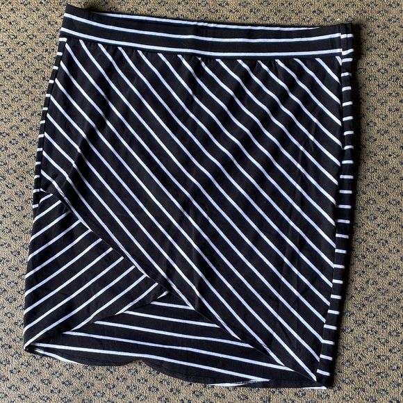 torrid Dresses & Skirts - Torrid Black and white striped skirt